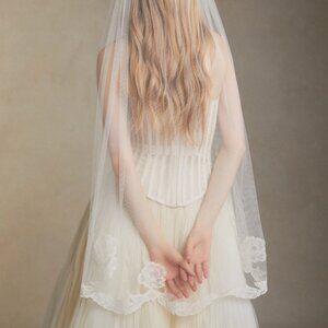 Danielle Frankel - Camellia Fingertip Veil